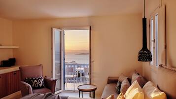 Deluxe Suite, Sea View | 1 bedroom, free WiFi