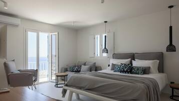 Deluxe Suite, Sea View | Soundproofing, free WiFi