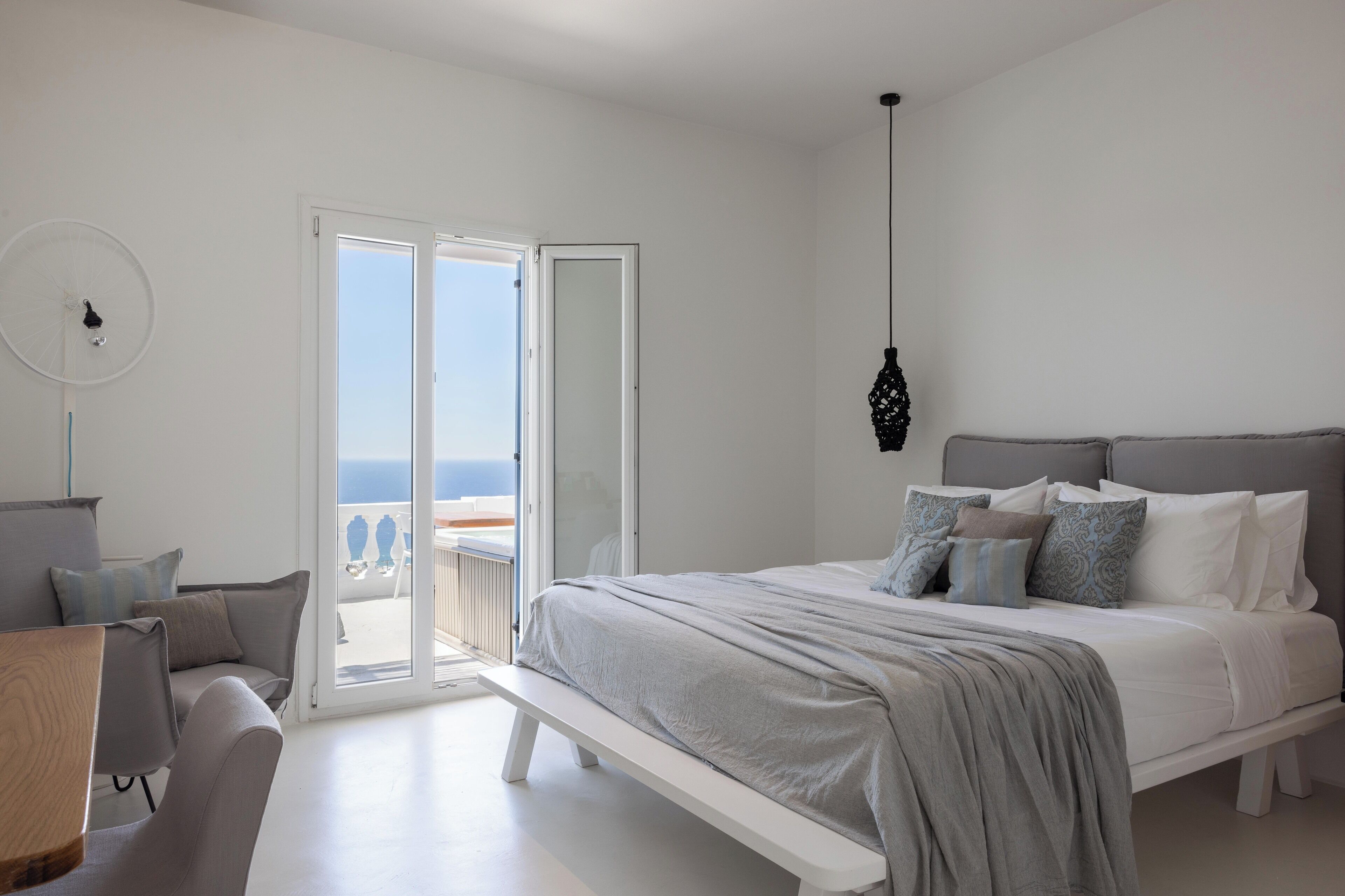 Superior  Sea & Sunset View Outdoor Hot Tub | Soundproofing, free WiFi