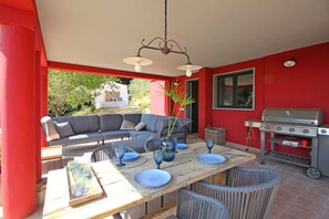 Outdoor dining - Stunning private villa with private pool, WIFI, TV, patio and panoramic view, close to La Spezia (Fosdinovo)