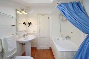 Dusche, Haartrockner, Bidet
