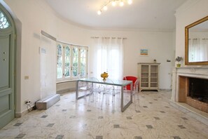 Dining - Stunning private villa with A/C, WIFI, TV, veranda and pets allowed, close to Forte Dei Marmi (Marina Dei Ronchi)