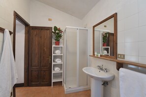 Een douche, een haardroger, een bidet