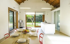 Dining - Beautiful private villa for 9 guests with A/C, WIFI, private pool and TV (Marsala)