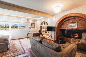 Superior Room, Vineyard View (Ampelos) | Living area