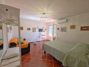A bedroom with a bed, a sofa, a TV, and a small table. - Villa with A/C, WIFI, private pool, TV, veranda, pets allowed, panoramic view, close to Viareggio (Camaiore)