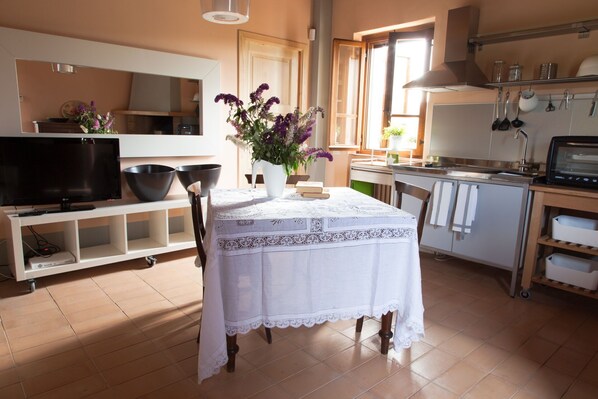 Fridge, oven, stovetop, dishwasher - Lovely apartment for 4 people with WIFI, A/C, pool, TV and pets allowed (Isola Di Fano)