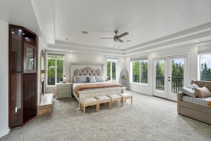 5 bedrooms, iron/ironing board