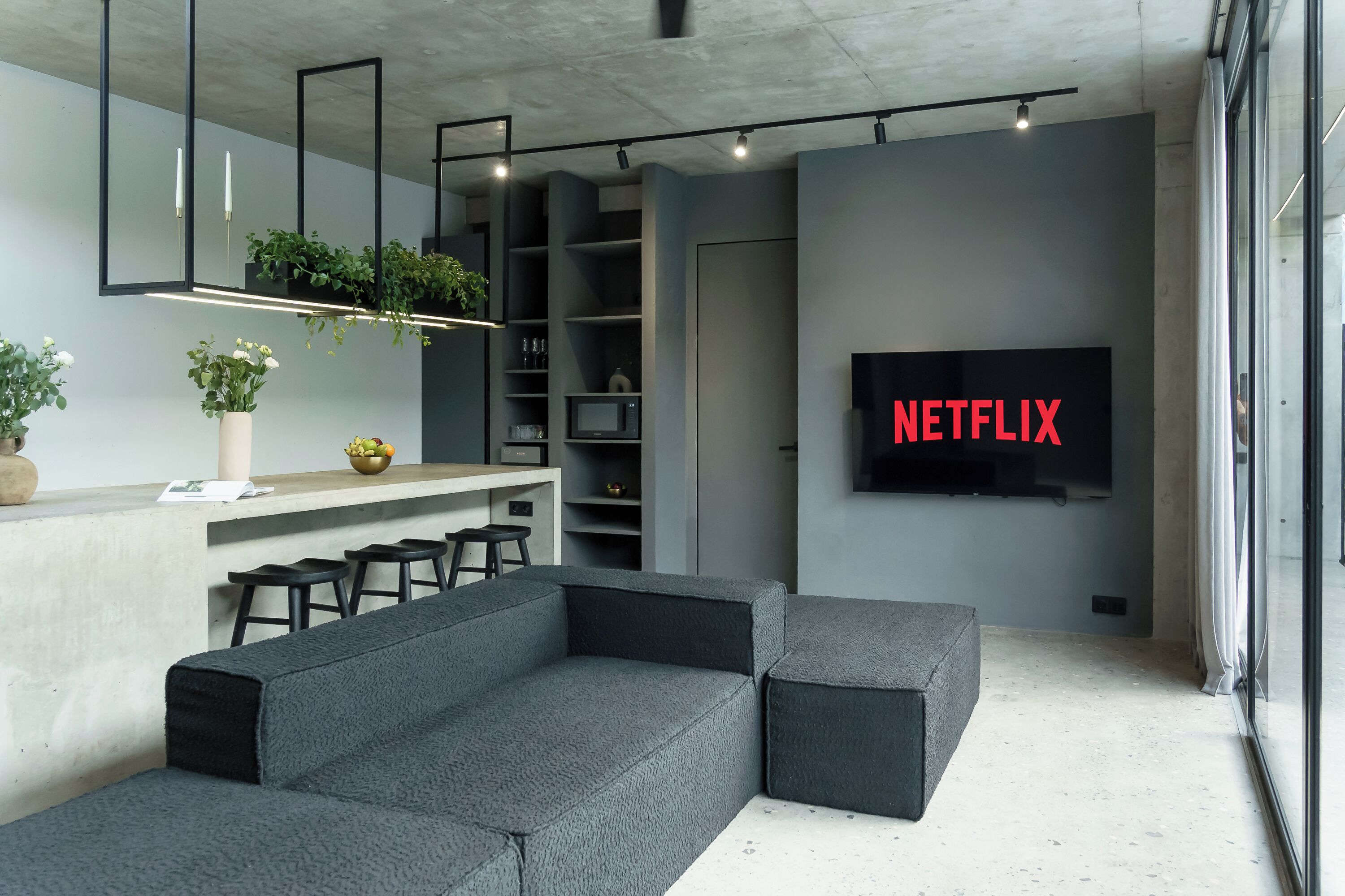 Smart TV 90-cm có truyền hình cáp, Netflix, dịch vụ stream 