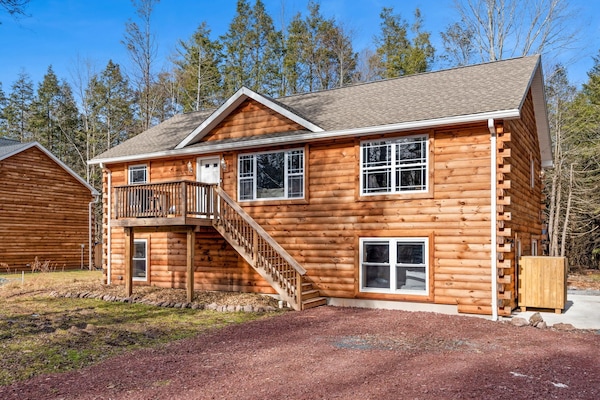 Rustic Cabin-Style Exterior
This inviting log-sided home offers mountain charm with modern comfort set against a peaceful wooded backdrop, it’s the perfect escape from the everyday.