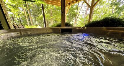 Bearly Behaving - 3BR/3BA Cabin w/Hot Tub, Gas F/P, Pets Welcome Near Boone