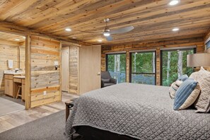 3 bedrooms, iron/ironing board, free WiFi, bed sheets - Experience luxury at Smoky Mountain Hideaway, just 5 miles from downtown Gatlinburg (Gatlinburg)