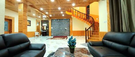 المنشأة من الداخل