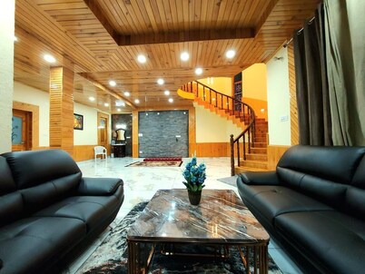 BnBBuddy Himalayan 3BR Farmstay wid Lawn, Bonfire