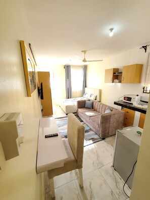 Deluxe Studio, City View | Living area | 24-inch Smart TV with digital channels - Lux Suites Carina Studio Apartments (Mombasa)