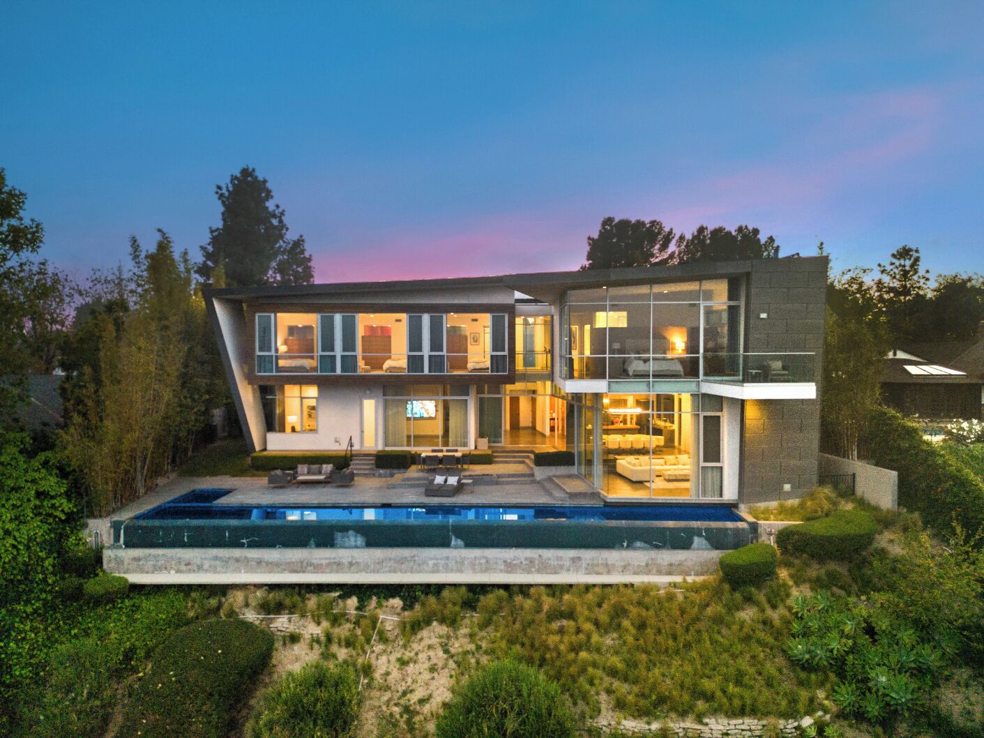 Lakeview Estate - A Contemporary Estate with Panoramic Views