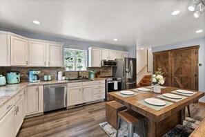 Refrigerador, microondas, horno, placa de cocina