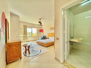 5 bedrooms, WiFi, bed sheets