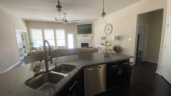 Interior - Modern home with pool (League City)