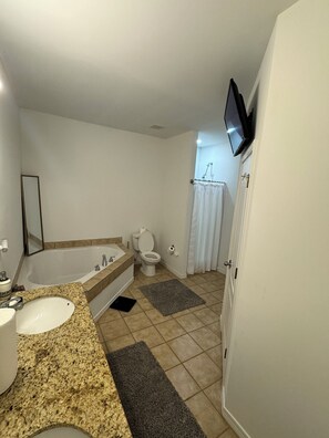 Hair dryer, towels, soap, shampoo - Cottage near the beach , owa, Bucees , King bed , WiFi quiet neighborhood (Loxley)