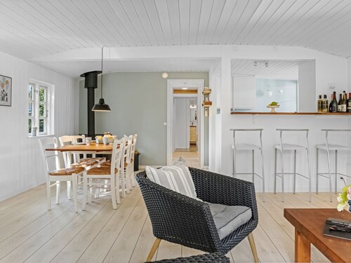 "Synnöve" - 350m from the sea by Interhome