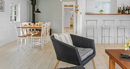 "Synnöve" - 350m from the sea by Interhome