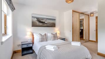 2 bedrooms, iron/ironing board, travel cot, WiFi
