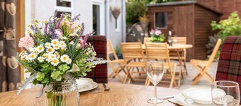 Dormie Cottage, spacious bungalow with log fire!