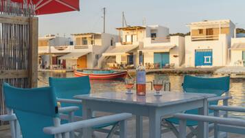 Quarto triplo luxo, varanda, vista para o mar | Terraço/pátio