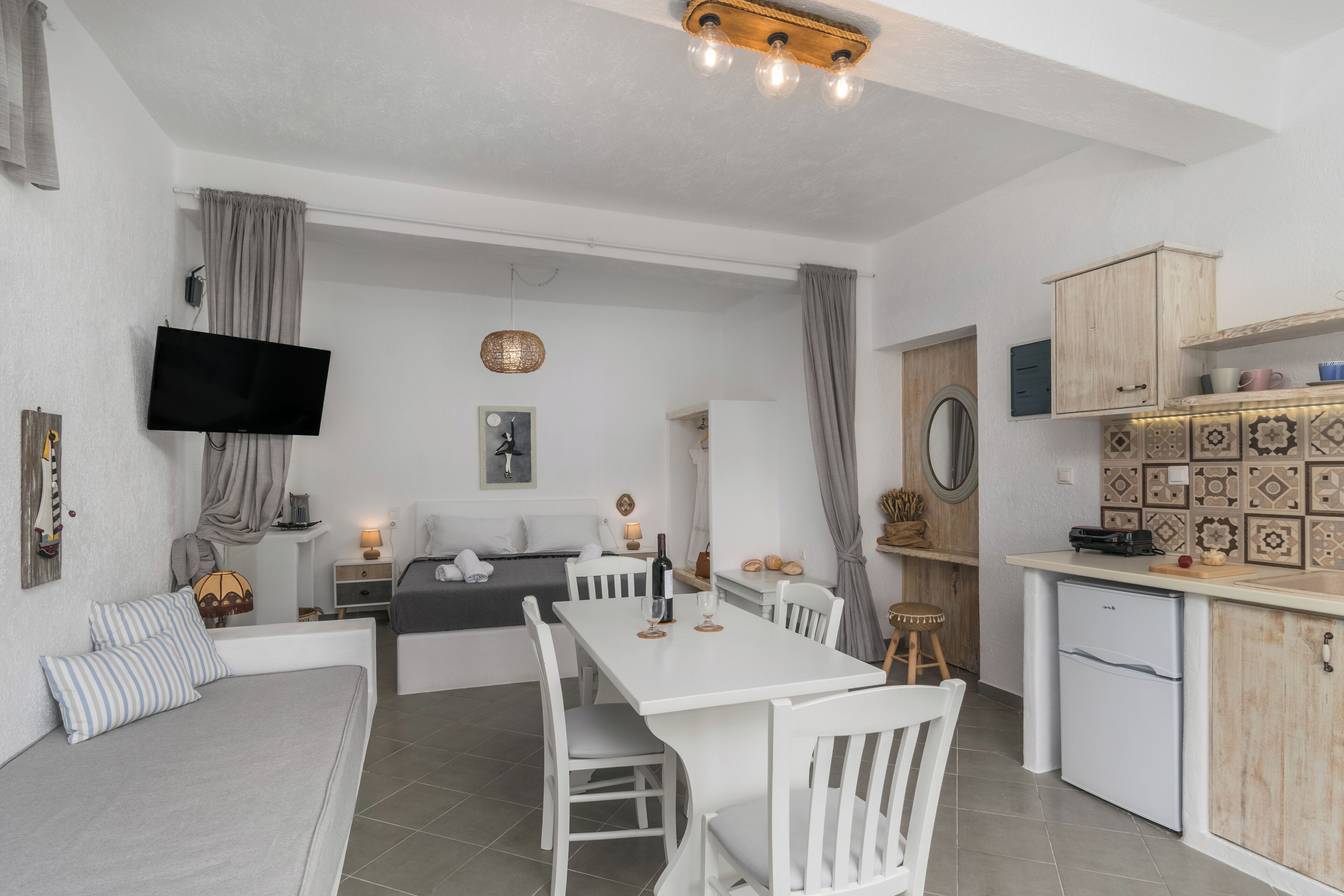 Tremannsrom – deluxe, terrasse, sjøutsikt | Safe på rommet, individuelt dekorert, individuelt innredet og lydisolert