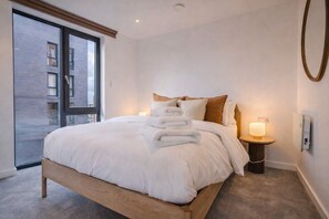 2 chambres, fer et planche à repasser, Wi-Fi, draps fournis