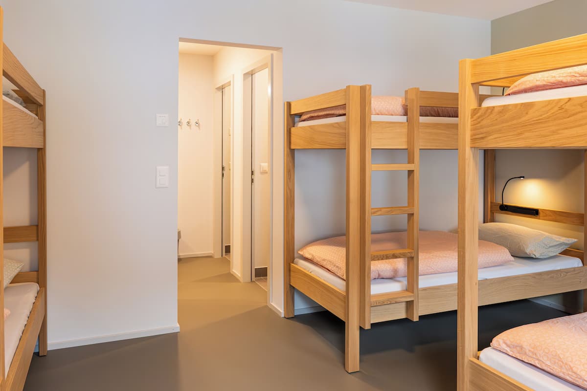 Soundproofing, free WiFi, bed sheets