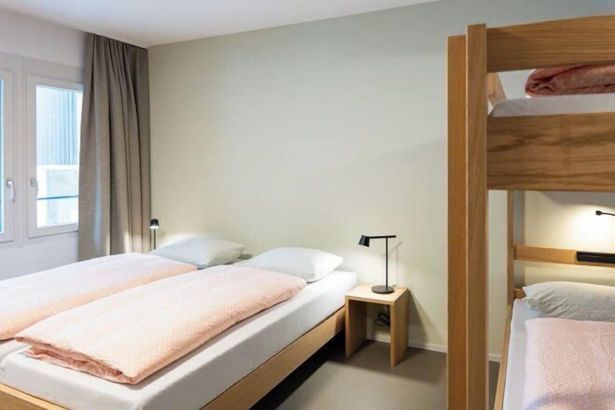 Soundproofing, free WiFi, bed sheets