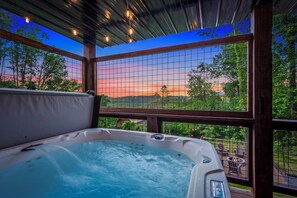 Bañera de hidromasaje al aire libre