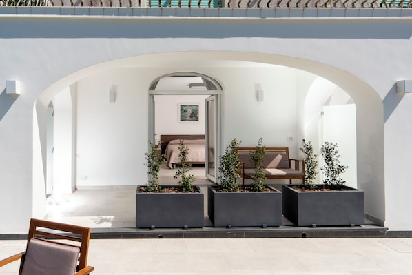 Kahden hengen superior-huone, merinäköala | Tallelokero huoneessa, työpöytä, pimennysverhot, ilmainen Wi-Fi