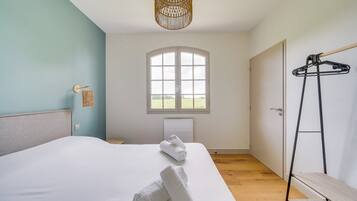 3 quartos, escrivaninha, ferros/tábuas de passar roupa, Wi-Fi