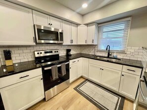 Fridge, microwave, oven, stovetop - Modern Apartment Near UNMC & Walkable Dining (Omaha)