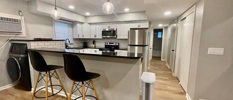 Geladeira, micro-ondas, fogão, cooktop