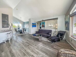 Living area - Stylish Urban Retreat with Deck (Anchorage)
