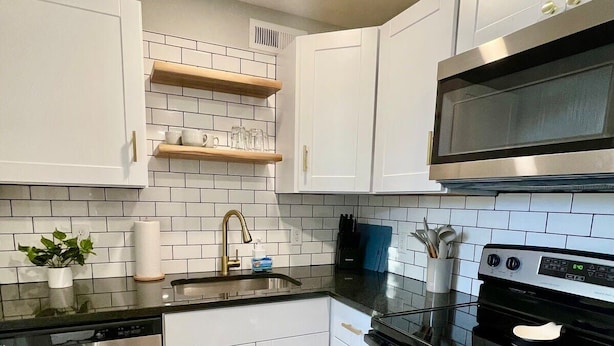 Unclassified image, 1 of 7, button - Chic Pet-Friendly Apartment Near Blackstone & UNMC (Omaha)