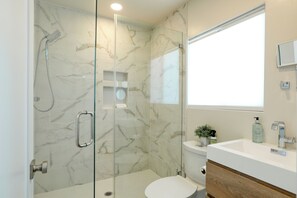 Shower, hair dryer, towels