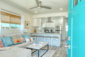 Fridge, microwave, oven, stovetop - Adorable, Classic Beach Home Fully Remodeled in 2024 (Pismo Beach)