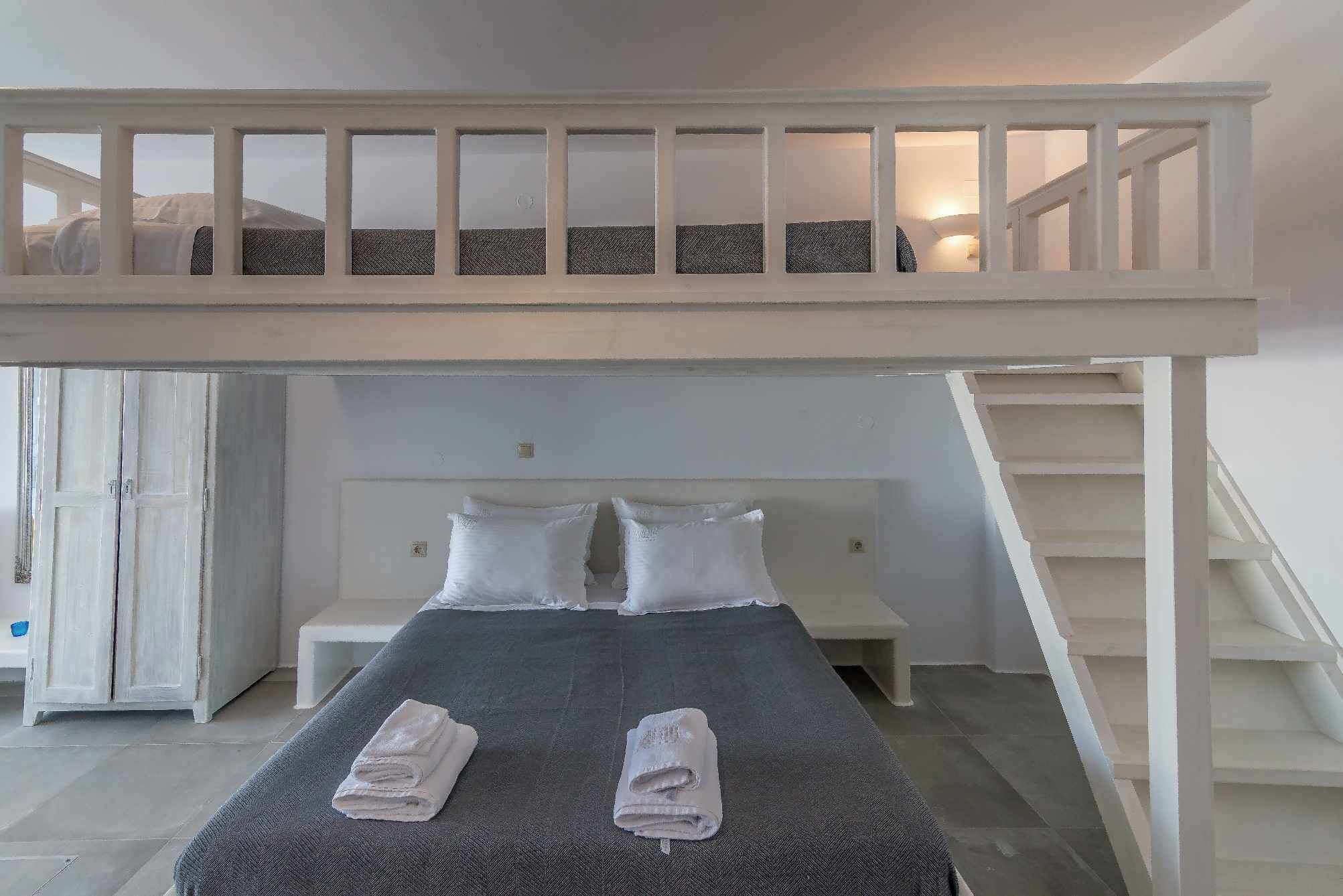 Grand Studio Suite, Non Smoking | Desk, free WiFi