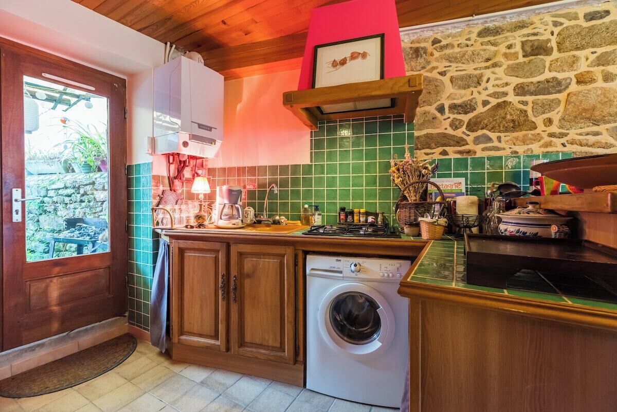 Refrigerador, microondas, cafetera y tetera y tostadora 