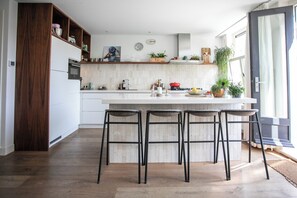 Mikrowelle, Ofen, Herdplatte, Geschirrspüler