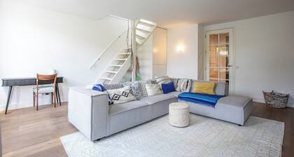 Coolest House on the Block - Tranquil Location, Just 10 Minutes to the City
