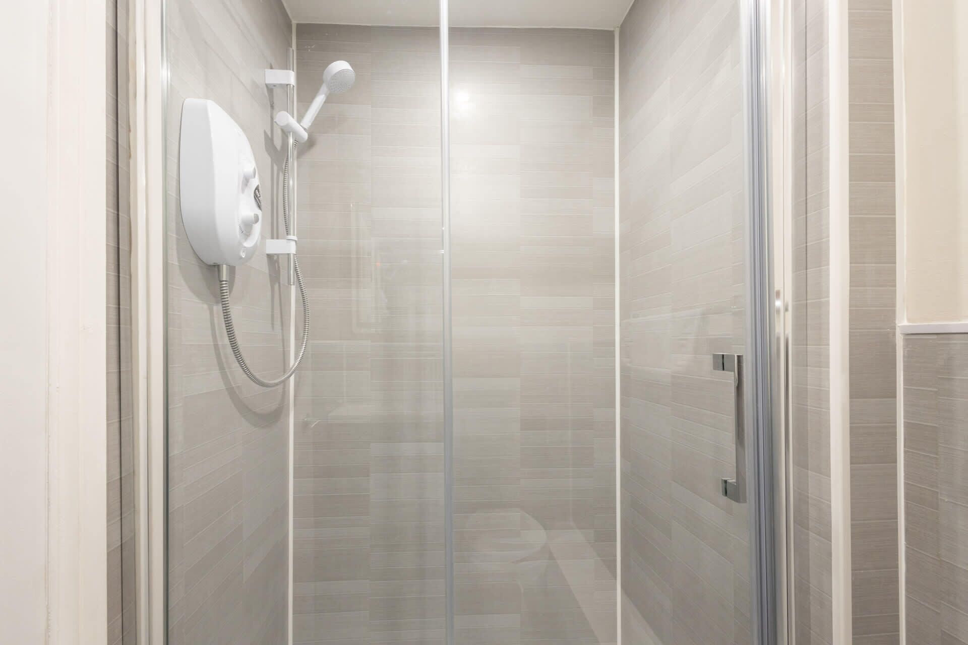 Shower, towels, shampoo