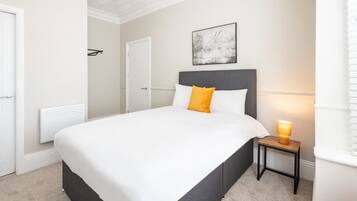 Desk, free WiFi, bed sheets