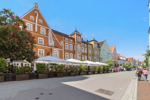 HELLOFLATS: Luxury Penthouse/Center/Balcony/Parking/Therme/Airport