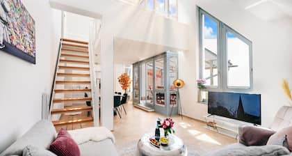 HELLOFLATS: Luxury Penthouse / Balcony / Parking / Center / Therme / MUC Airport